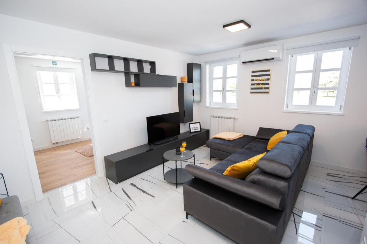 Apartmani Kac คาร์โลวัตส์ ภายนอก รูปภาพ