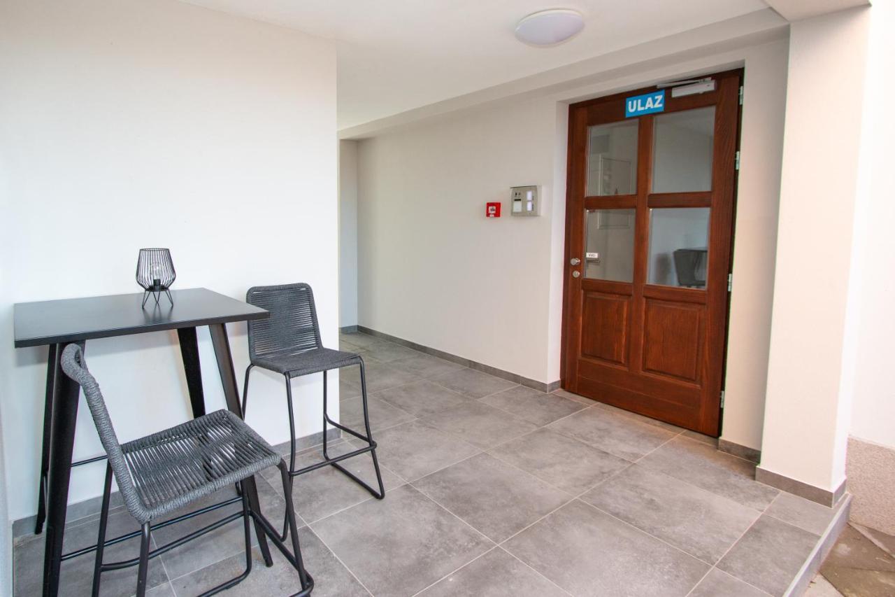 Apartmani Kac คาร์โลวัตส์ ภายนอก รูปภาพ