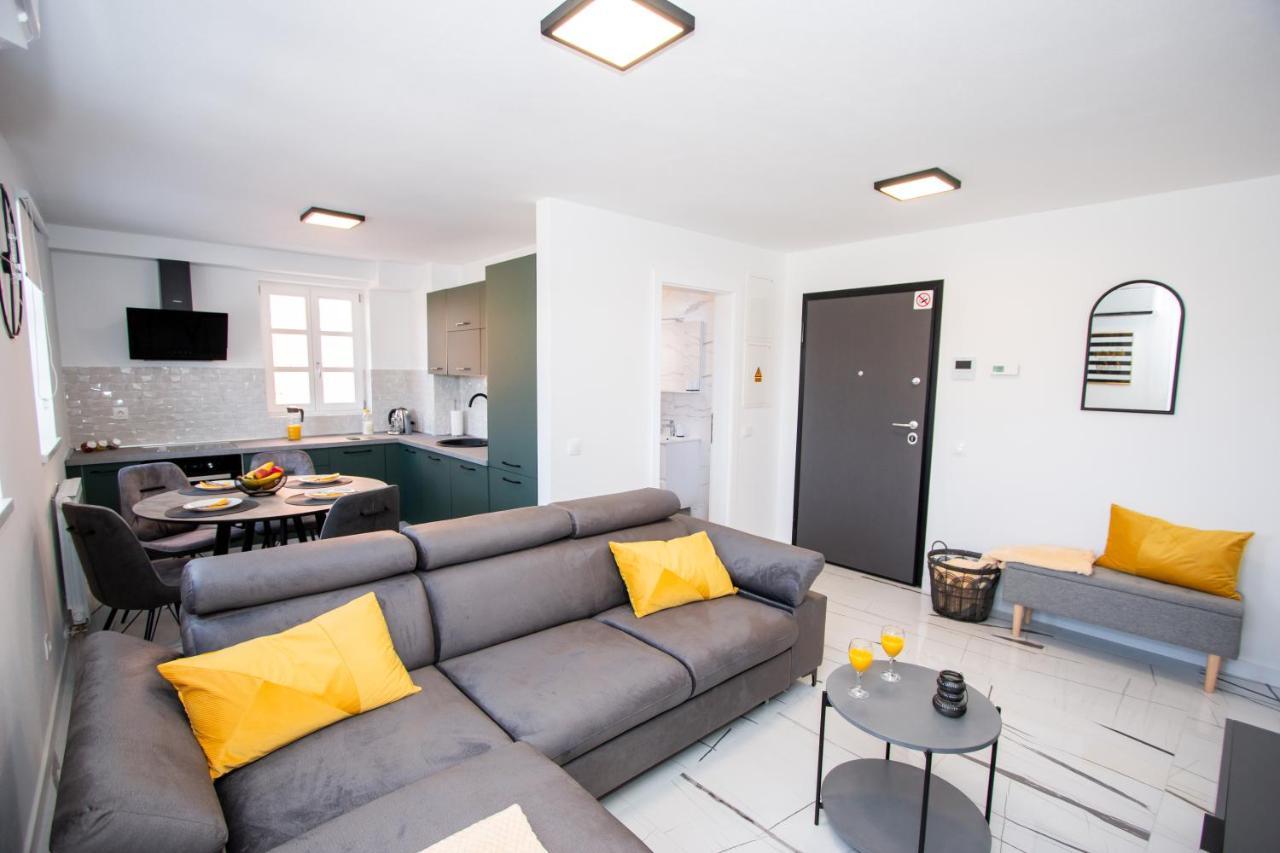 Apartmani Kac คาร์โลวัตส์ ภายนอก รูปภาพ