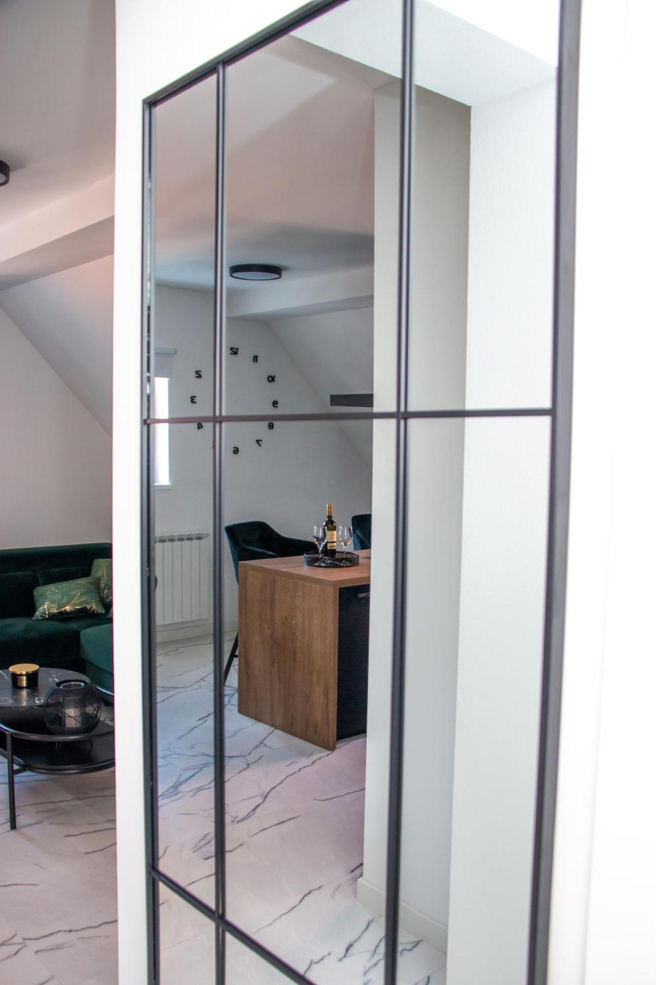 Apartmani Kac คาร์โลวัตส์ ภายนอก รูปภาพ