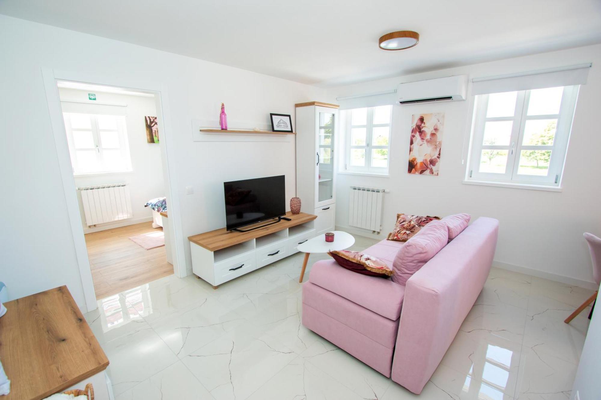Apartmani Kac คาร์โลวัตส์ ภายนอก รูปภาพ
