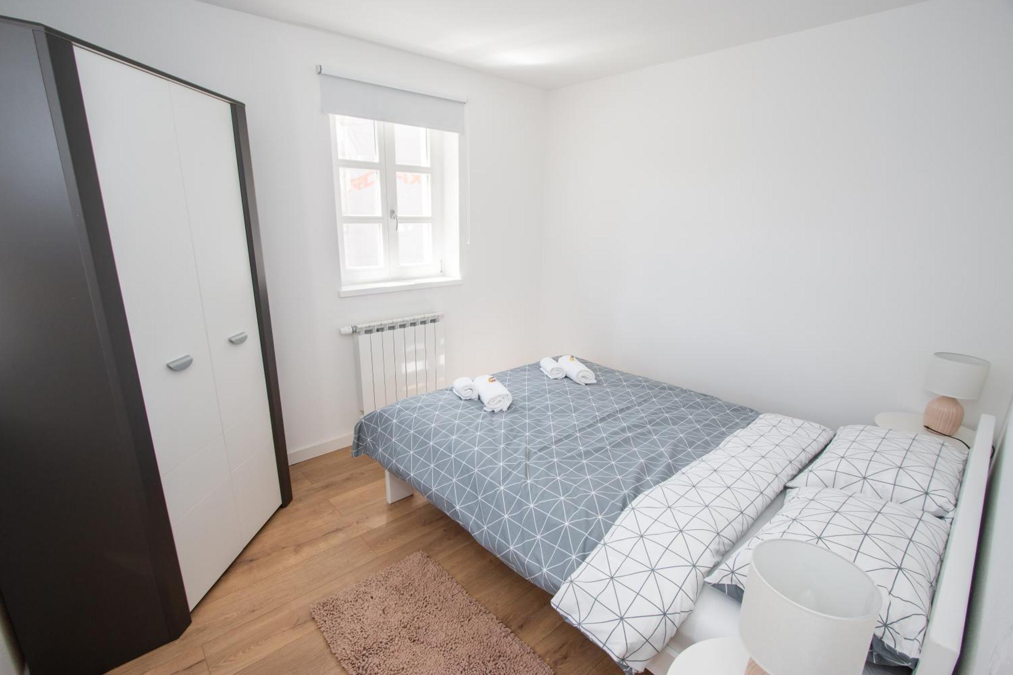 Apartmani Kac คาร์โลวัตส์ ภายนอก รูปภาพ