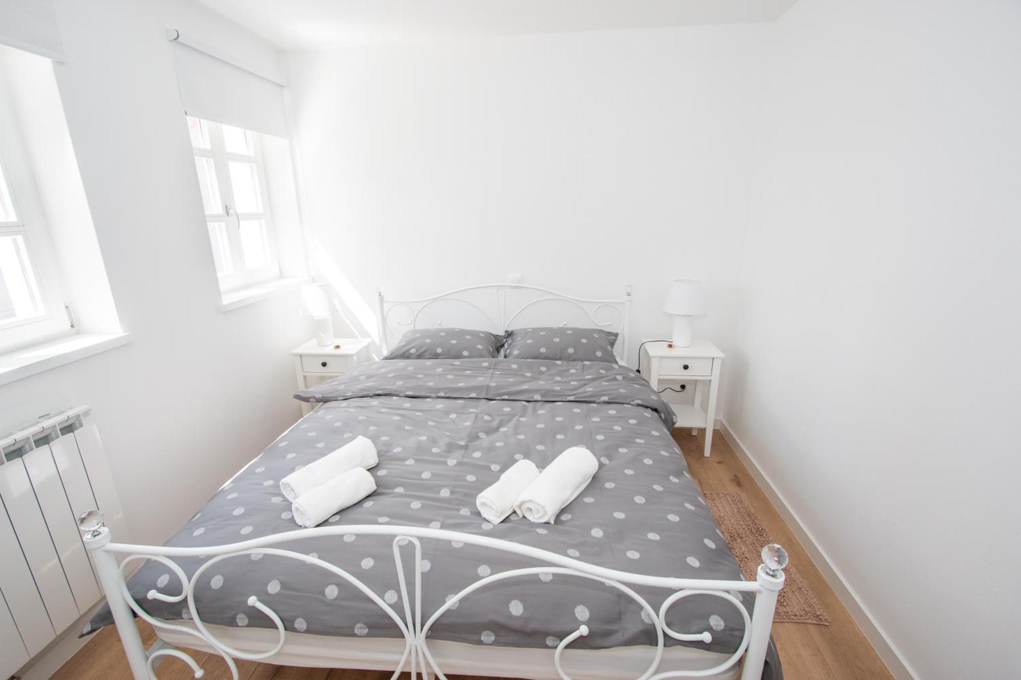 Apartmani Kac คาร์โลวัตส์ ภายนอก รูปภาพ