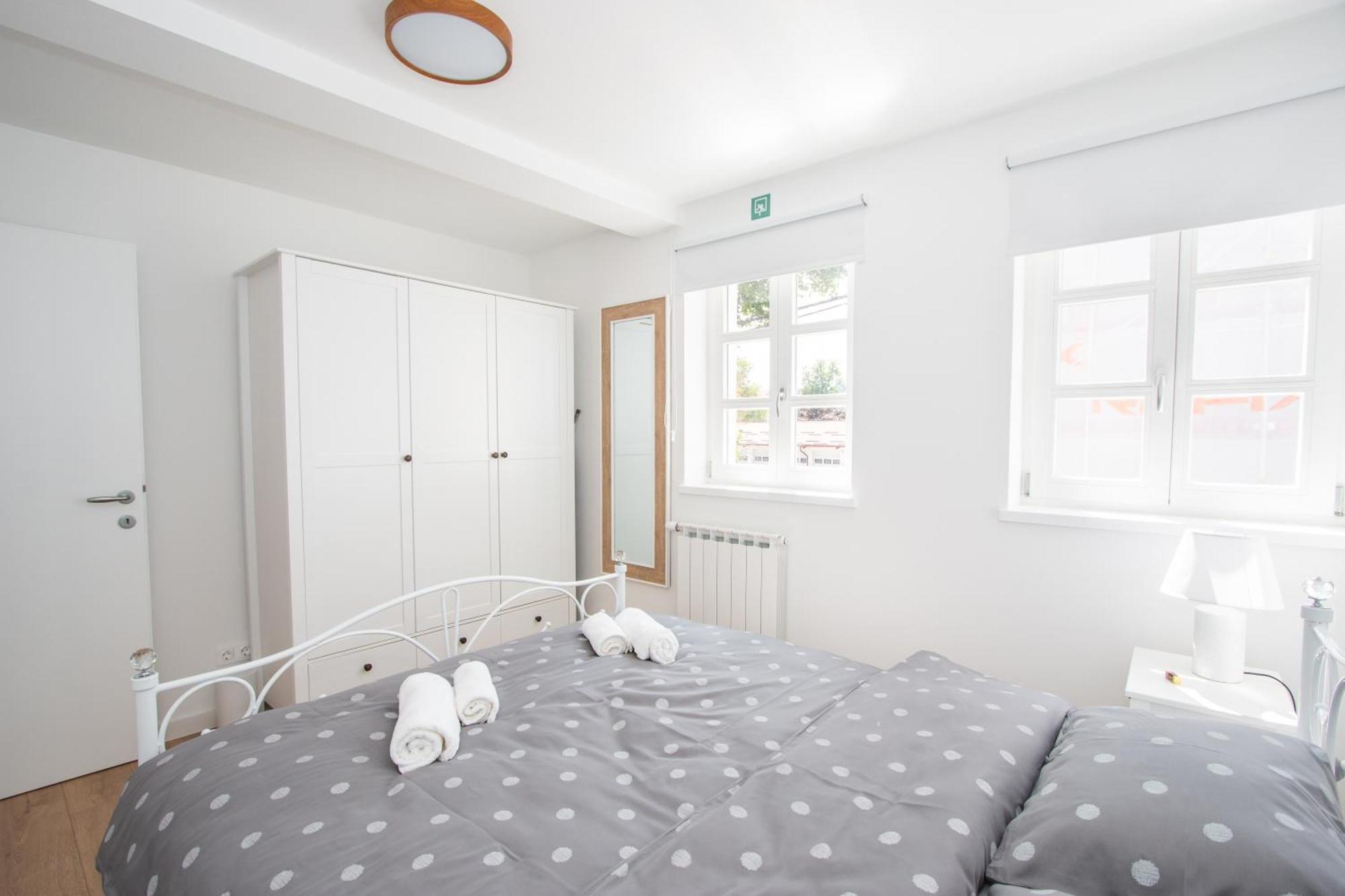 Apartmani Kac คาร์โลวัตส์ ภายนอก รูปภาพ