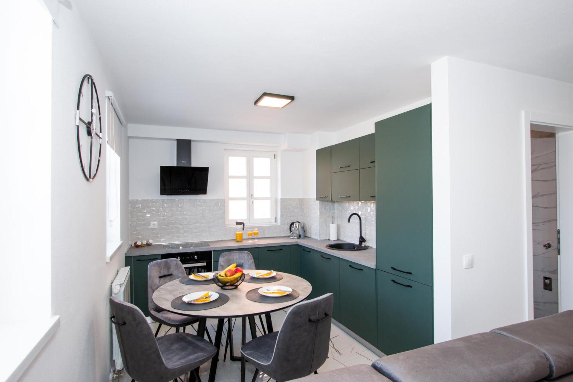 Apartmani Kac คาร์โลวัตส์ ภายนอก รูปภาพ